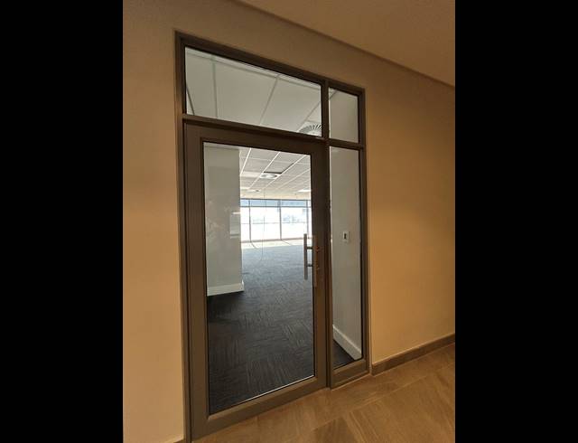 114M² BUILDING TO LET IN FORESHORE